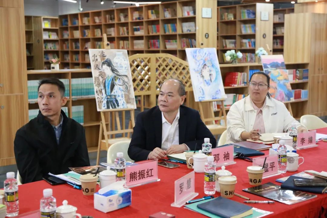 關懷指導促前行——海口市教育局領導蒞臨?？谏礁吒呒墝嶒炛袑W調研指導-圖片3