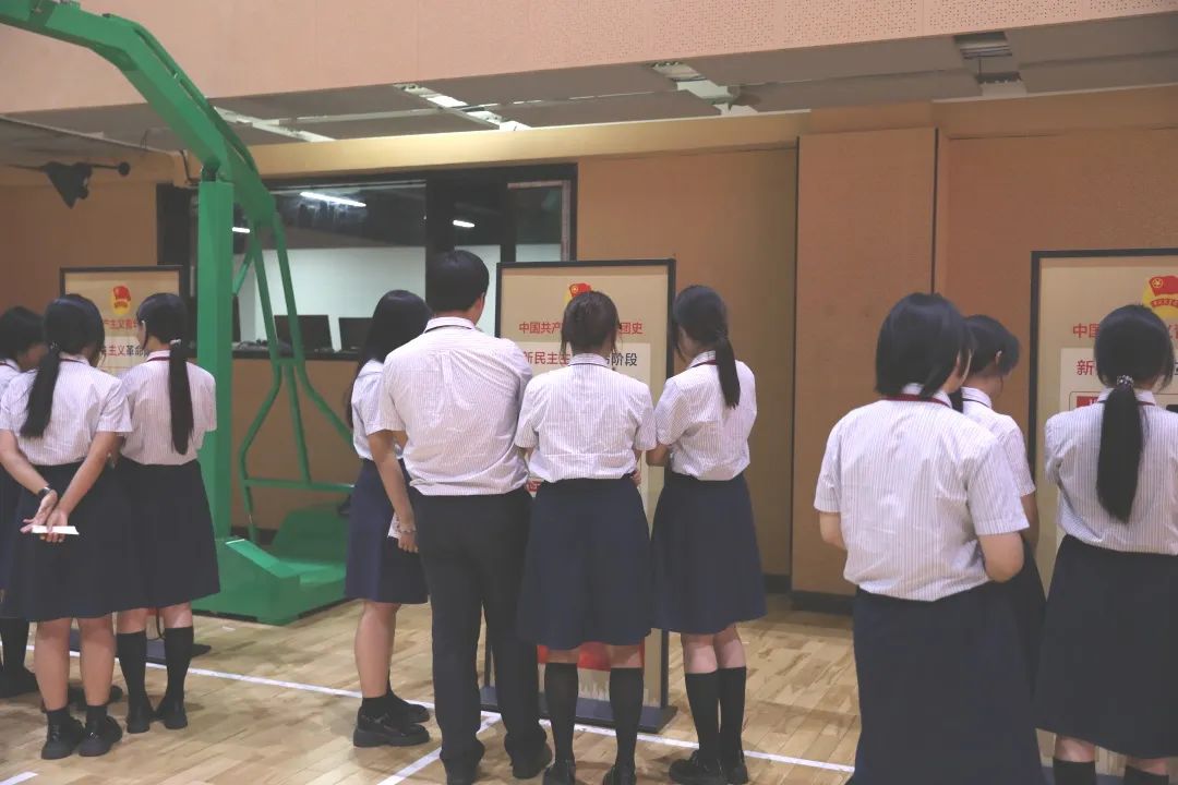 五四精神啟新篇，青春逐夢向未來——海口山高中學(xué)2025年離隊入團(tuán)儀式順利舉行-圖片3