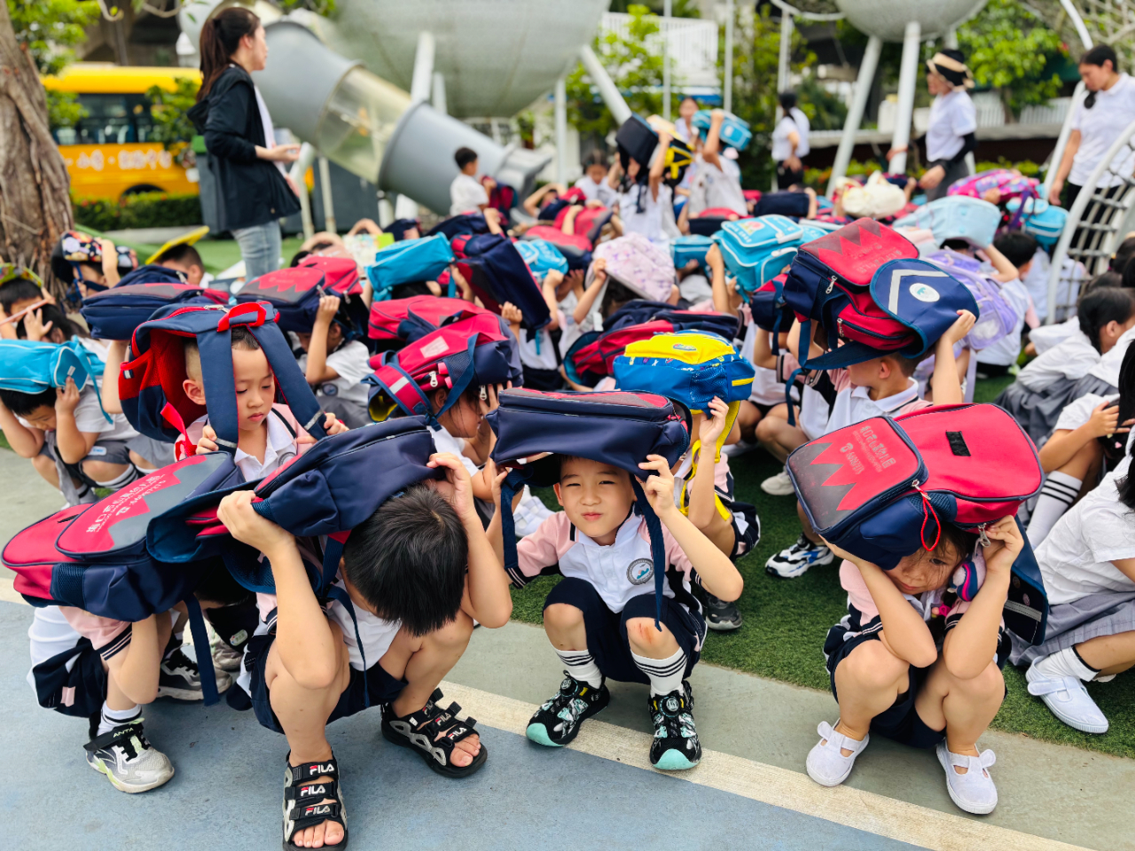 人人講安全 個(gè)個(gè)會(huì)應(yīng)急——海口市山高幼兒園2025年防震減災(zāi)演練活動(dòng)-圖片36