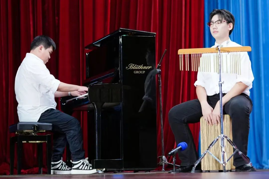 喜報！我校榮獲海口市中小學生“青椰”藝術節(jié)高中班級合唱一等獎！