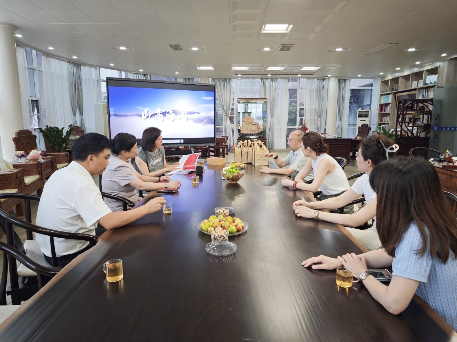 校際交流啟新程，共話教育謀發(fā)展——吉林大學萊姆頓學院代表蒞臨?？谏礁咧袑W參觀交流
