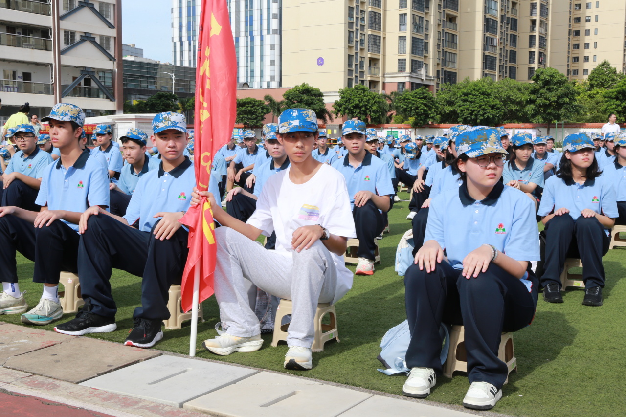 燃情開營！?？谏礁咧袑W(xué)2025級高一新生開啟軍訓(xùn)成長之旅-圖片3